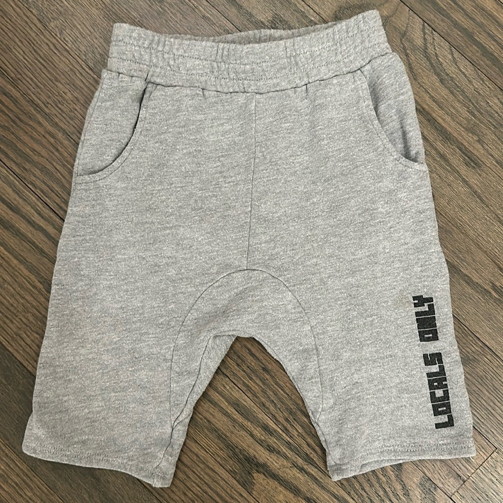 Tiny Whales LIKE NEW “Locals Only* Boys Gray Sweat Joggers Shorts Size 6